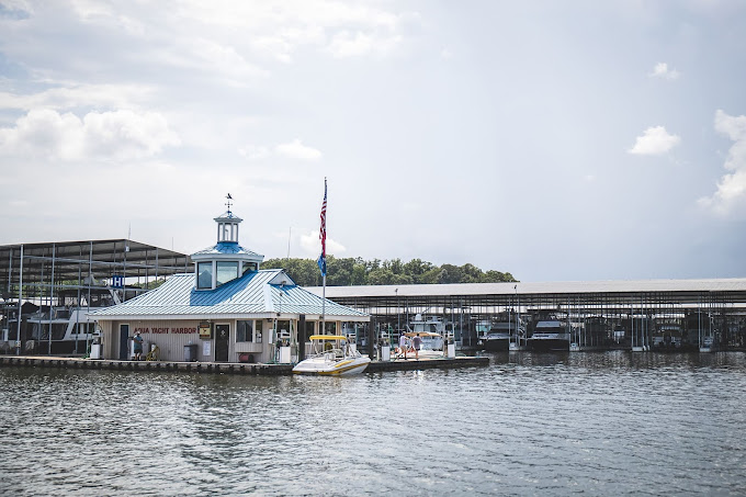 Aqua Yacht Harbor